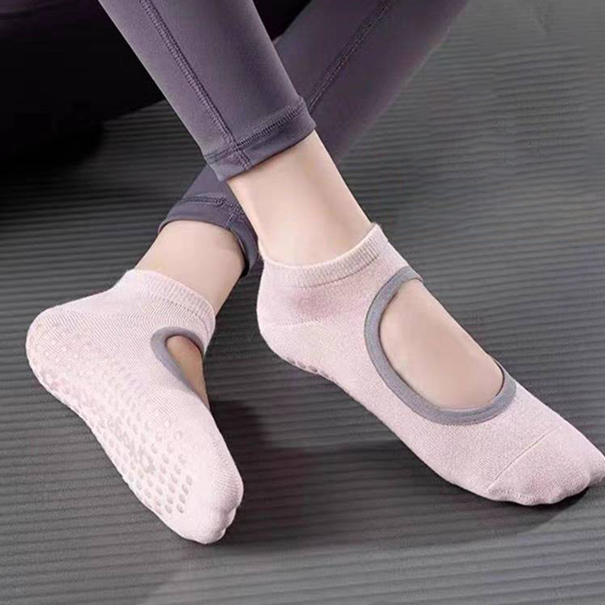 Non-Slip Yoga Socks for Women  - đánh giá và giá Yoga & Fitness With Faye The Well Being Studio Abbots Langley Reviews